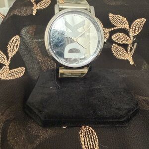 DKNY Elegant Silver and Black Timepiece